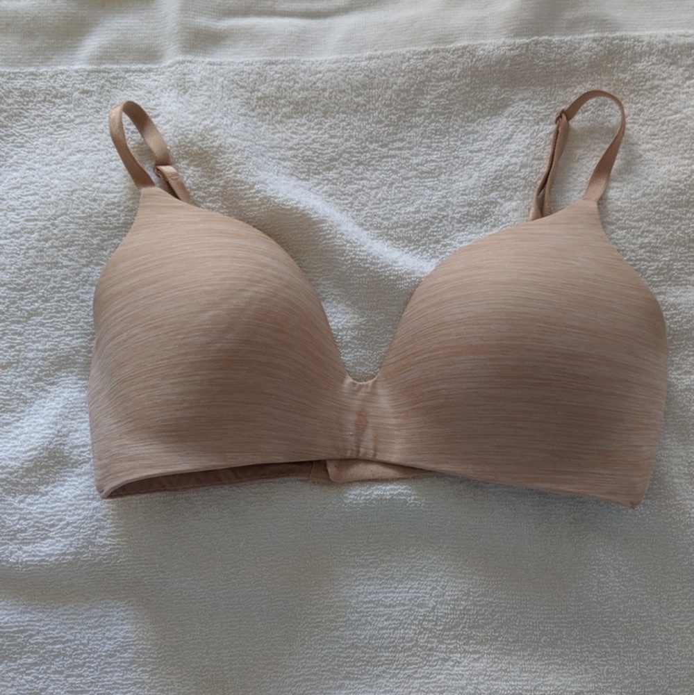 Nude VS bra